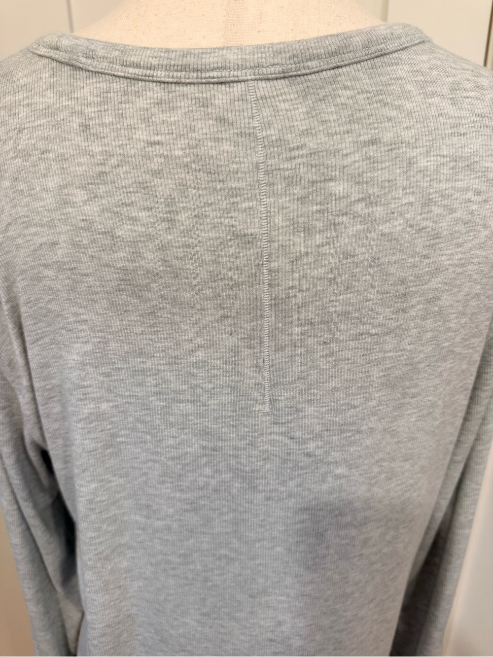 lululemon athletica Hold Tight Light Gray Long-Sleeve Crew Top - Picture 12 of 15
